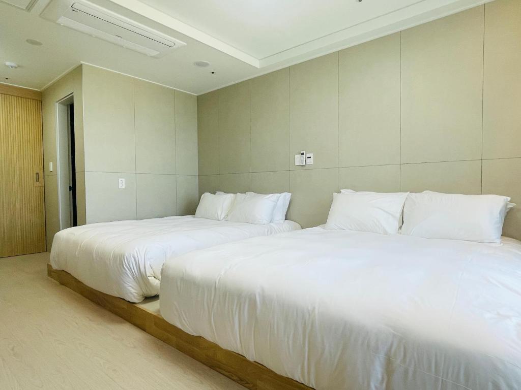 SurfResort INN-The City YangYang - Room King Con Dos Camas King