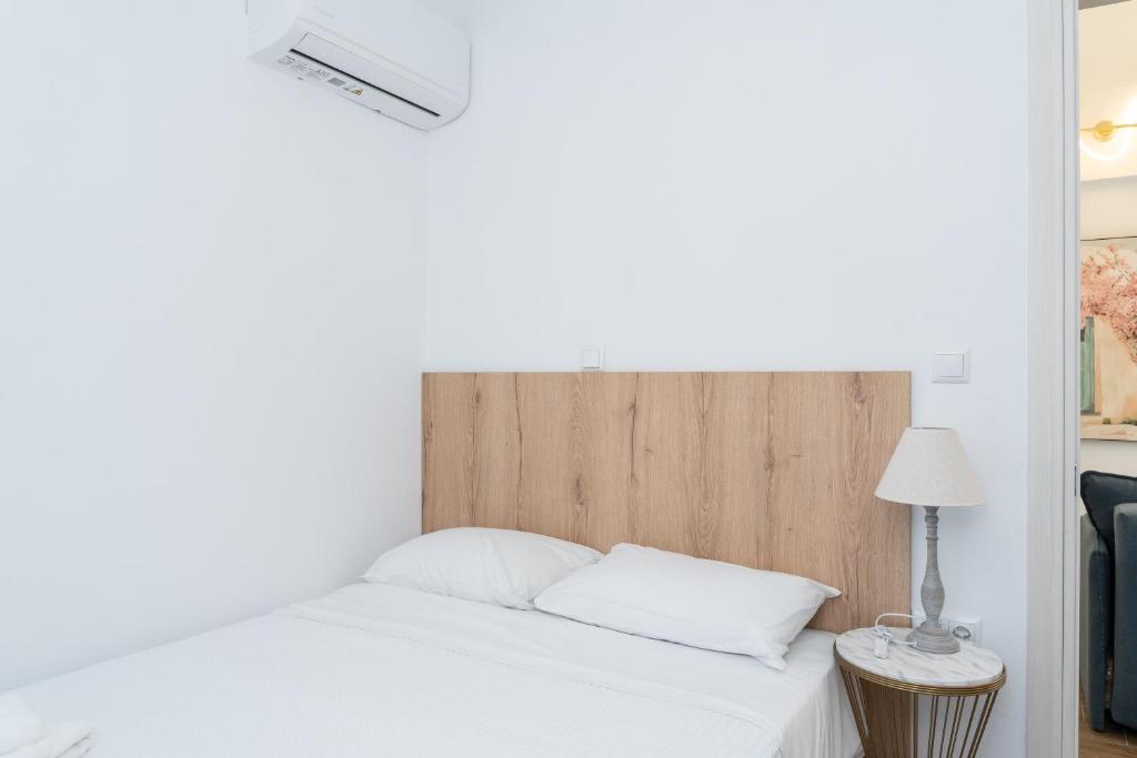 Postel nebo postele na pokoji v ubytování Roxani Residential Complex