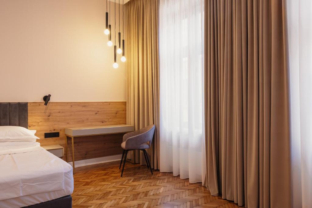 Postel nebo postele na pokoji v ubytování Bloom Downtown Suites