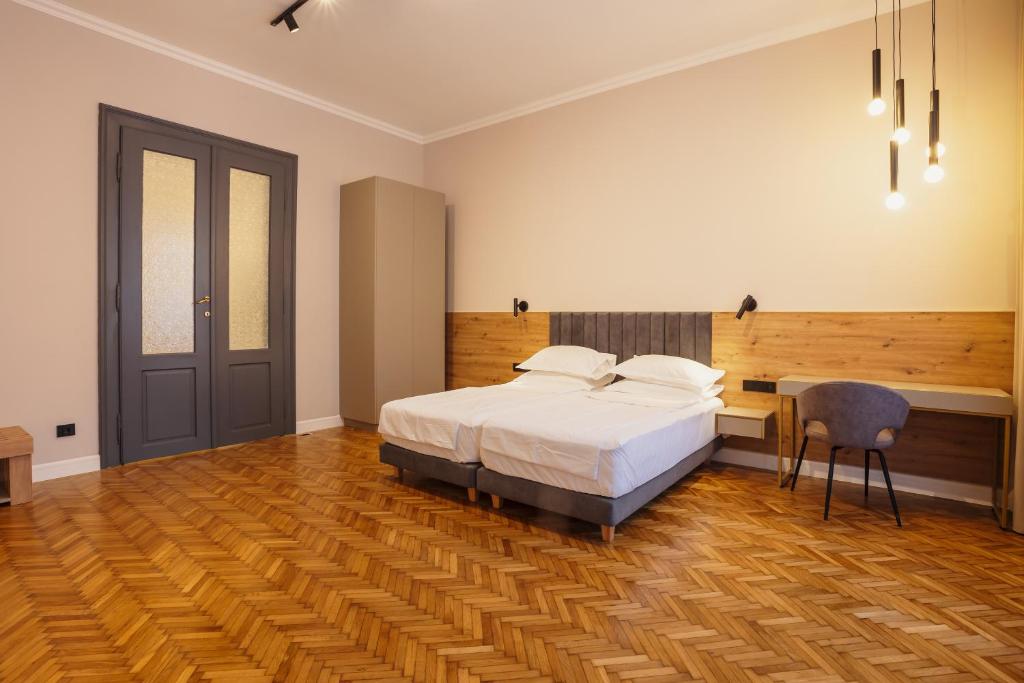 Postel nebo postele na pokoji v ubytování Bloom Downtown Suites