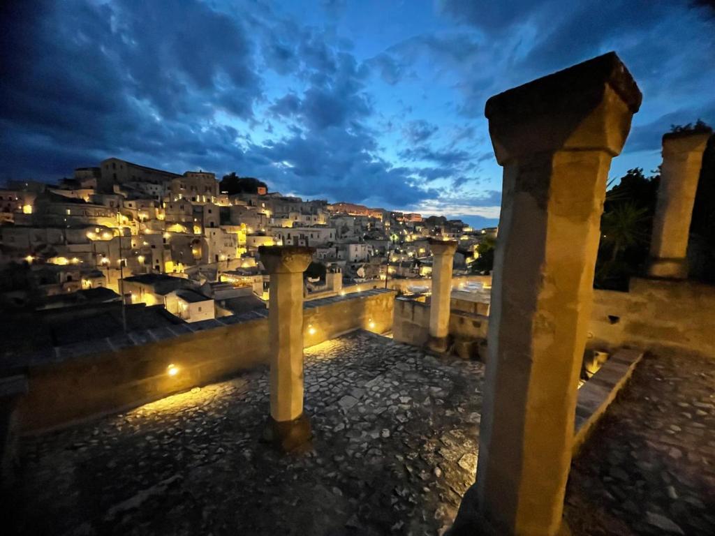 Nespecifikovaný výhled na destinaci Matera nebo výhled na město při pohledu z penzionu