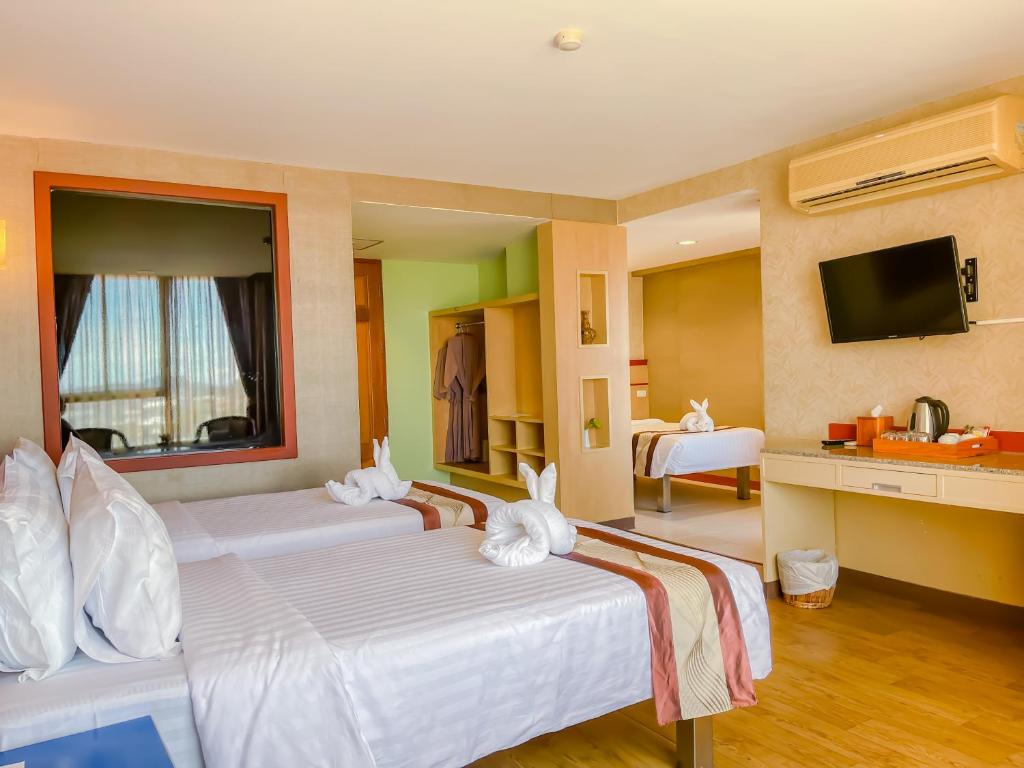 
Deluxe Triple Room
