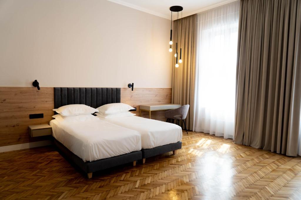 Postel nebo postele na pokoji v ubytování Bloom Downtown Suites