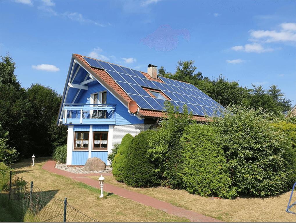 Fotografie z fotogalerie ubytování Ferienhaus Urlaub am Meer mit Terrasse, Balkon und großem Garten v destinaci Tating