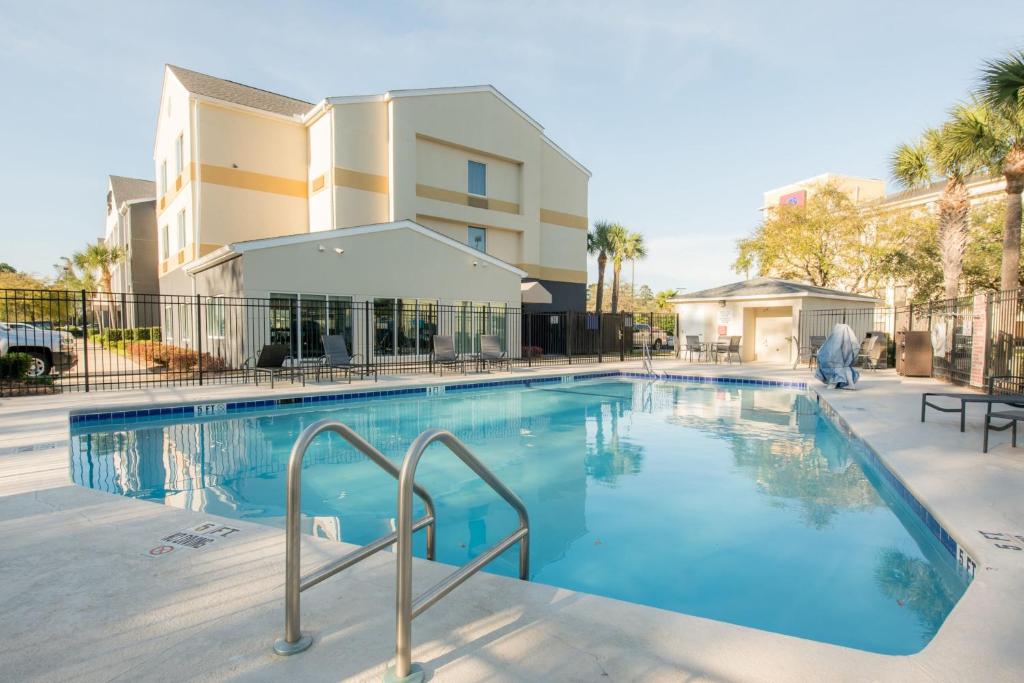 Fairfield Inn Suites Brunswick photo