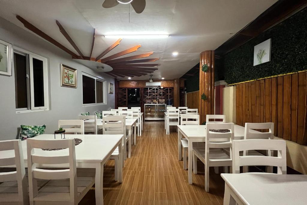 Restaurace v ubytování Gilin Suites Puerto Princesa Palawan