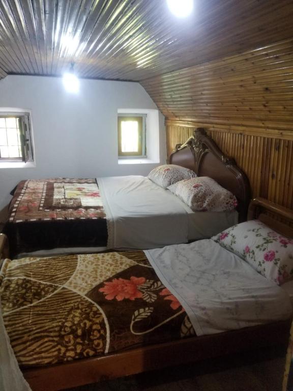 Postel nebo postele na pokoji v ubytování Bujtina Kashnjeti te Lush Zefi
