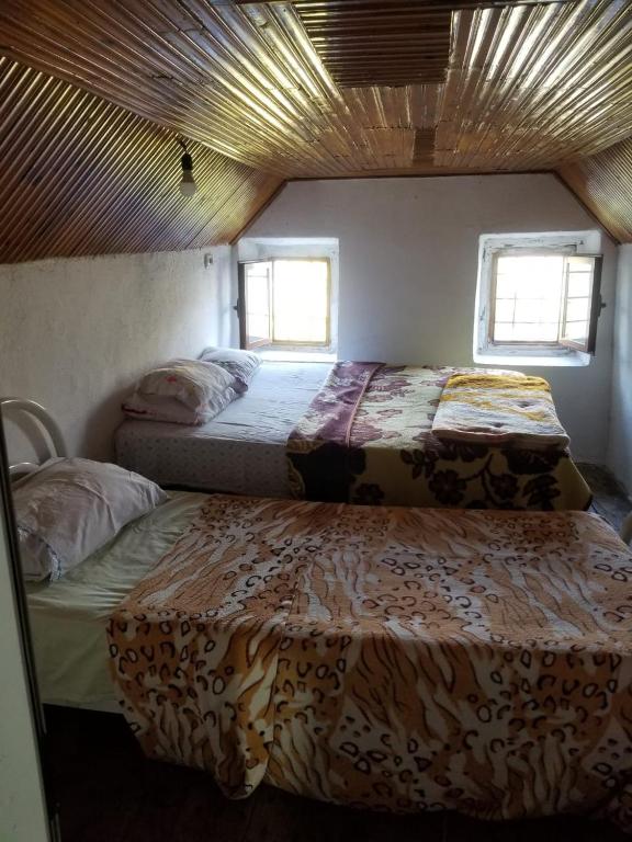 Postel nebo postele na pokoji v ubytování Bujtina Kashnjeti te Lush Zefi
