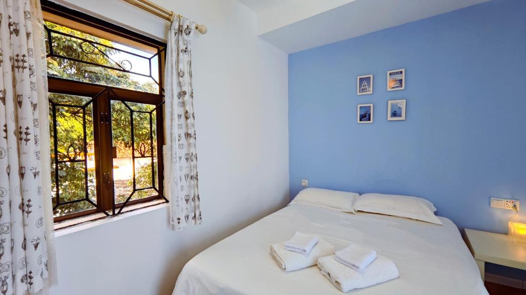 Postel nebo postele na pokoji v ubytování Cloud Tree Inn Boutique Guesthouse XiChong DaPeng ShenZhen 深圳大鹏西涌云树里民宿Yun Shu Li