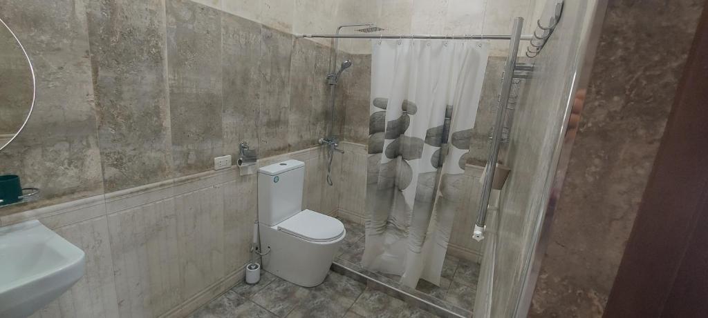 Koupelna v ubytování Kenut Hostel
