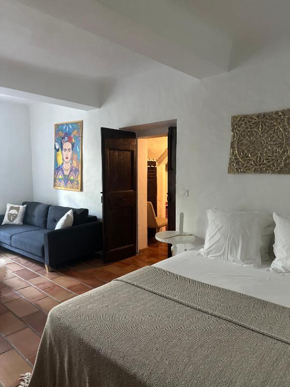 Les Cailloux Dorés - Family Double Room