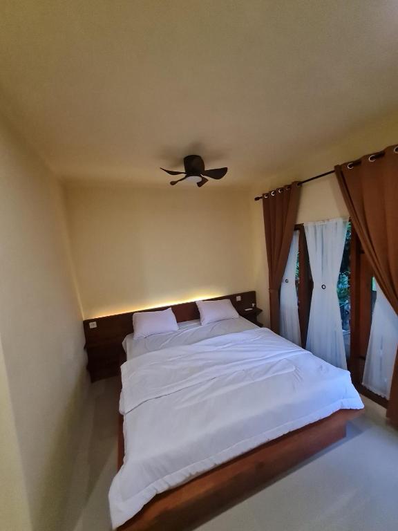 Tetebatu Valley Bungalows - Large Double Room