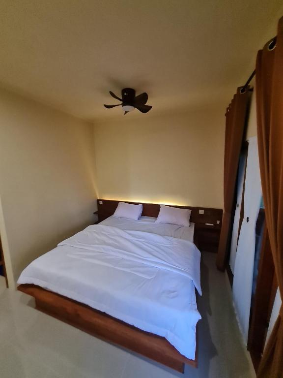 Postel nebo postele na pokoji v ubytování Tetebatu Valley Bungalows