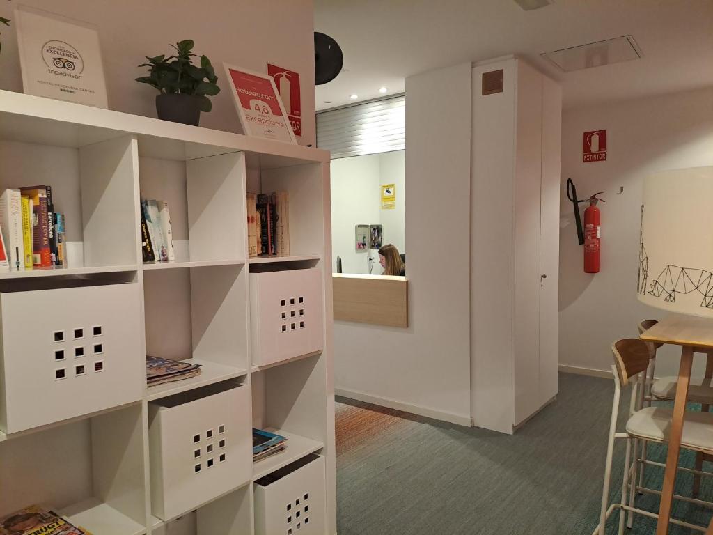 A kitchen or kitchenette at Hostal Barcelona Centro
