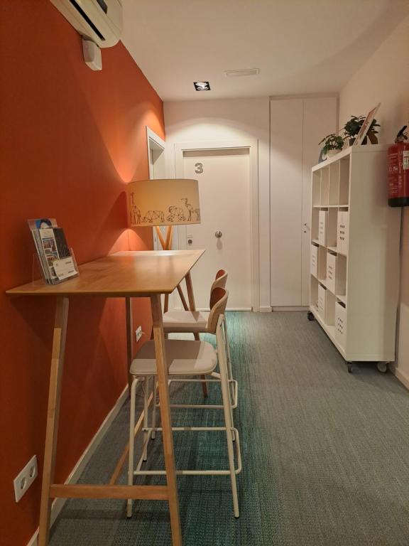 A kitchen or kitchenette at Hostal Barcelona Centro