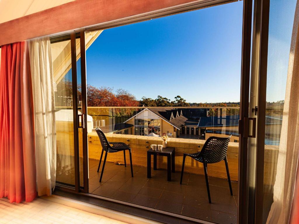 Balkón nebo terasa v ubytování Fairmont Resort Blue Mountains MGallery Collection