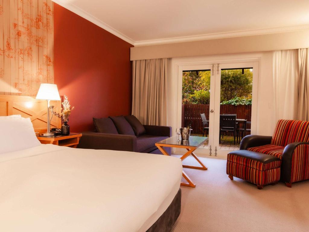Posezení v ubytování Fairmont Resort Blue Mountains MGallery Collection