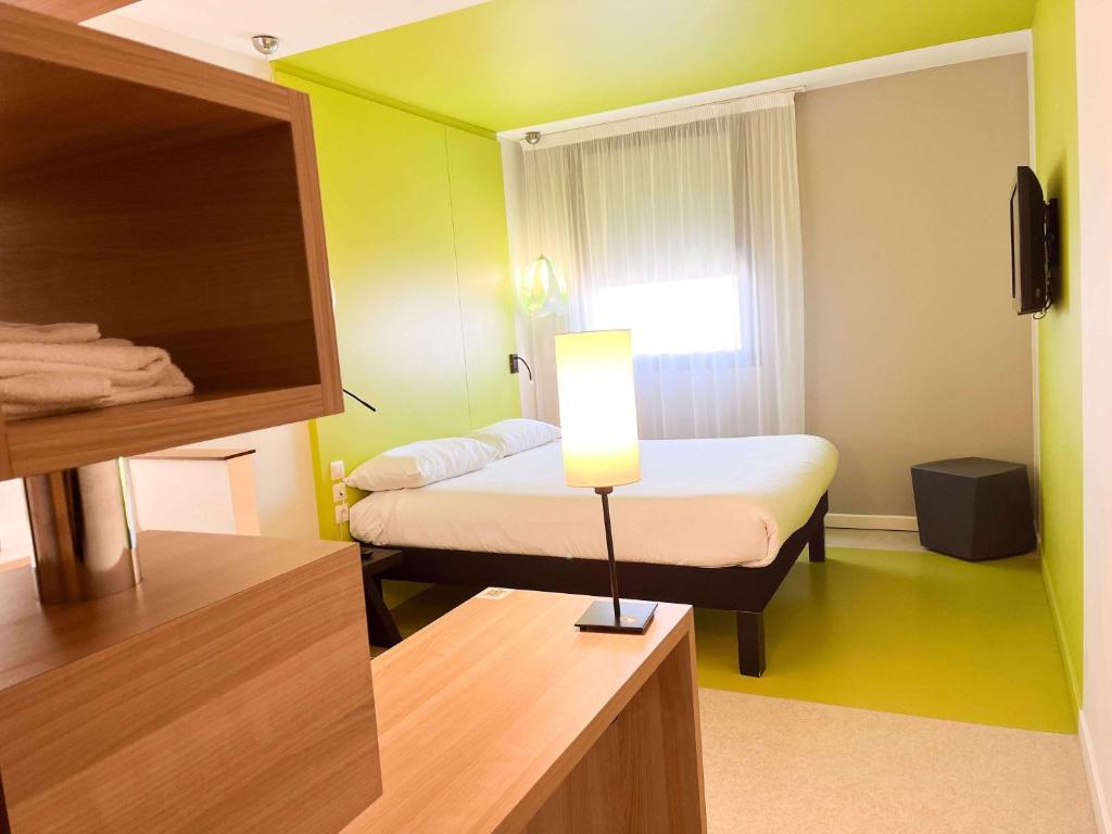 Postel nebo postele na pokoji v ubytování ibis Styles Nimes Gare Centre