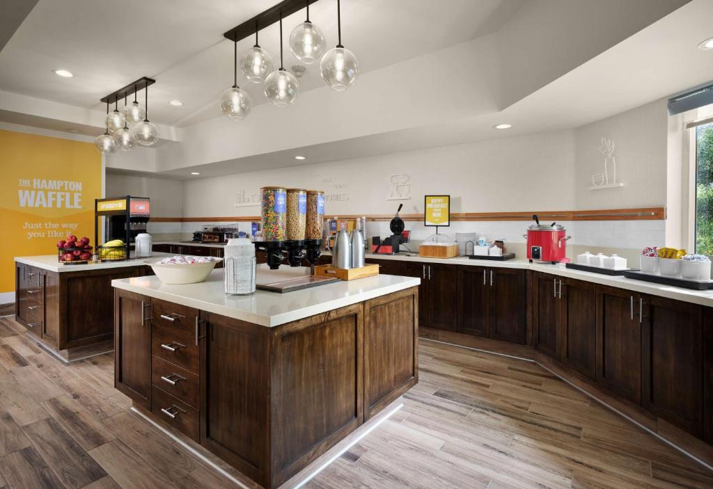 Hampton Inn San Diego/Del Mar photo