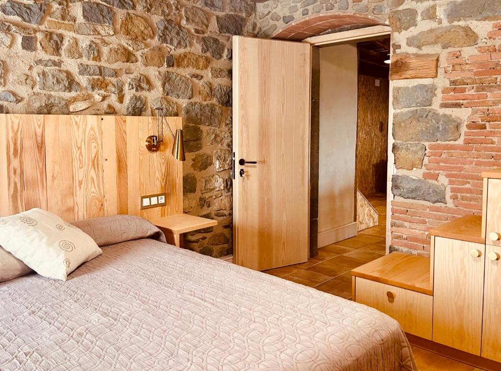 Ένα ή περισσότερα κρεβάτια σε δωμάτιο στο Casa rural Mas Arimany
