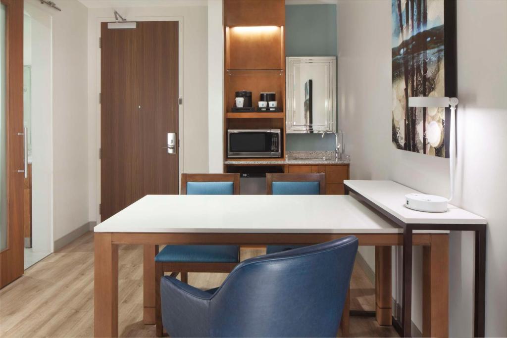 Embassy Suites By Hilton Sarasota - King Studio Suite
