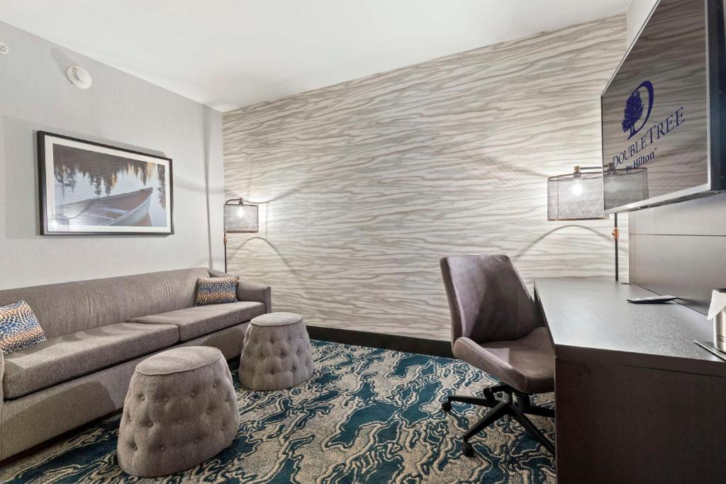 Doubletree By Hilton Front Royal Blue Ridge Shadows - Suite King Con Vistas A La Montaña