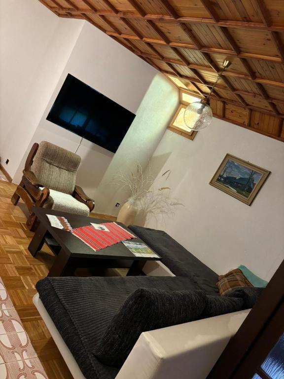 A television and/or entertainment centre at Privát Gallik