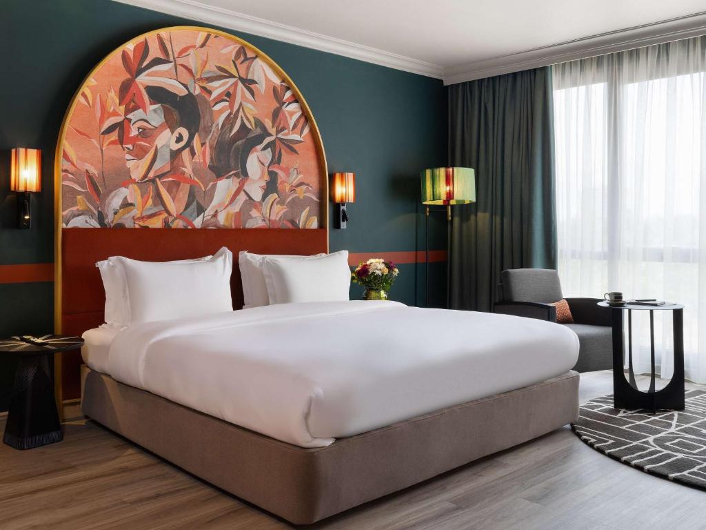 Postel nebo postele na pokoji v ubytování Pullman Nairobi Upper Hill