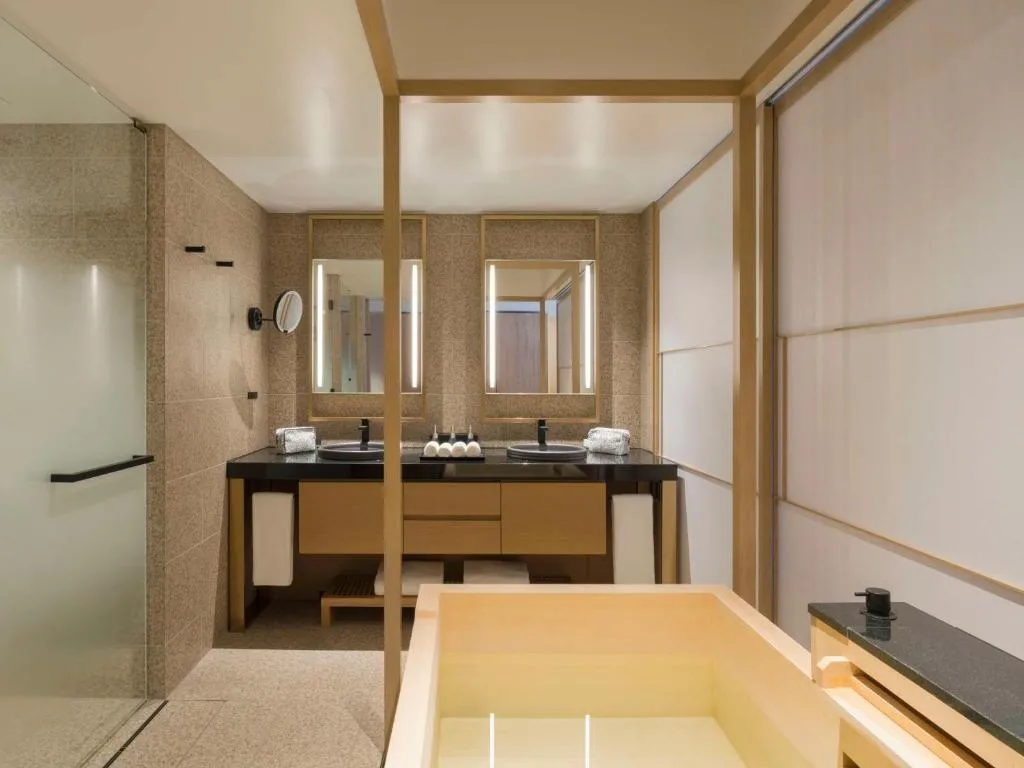 Serenity King Room