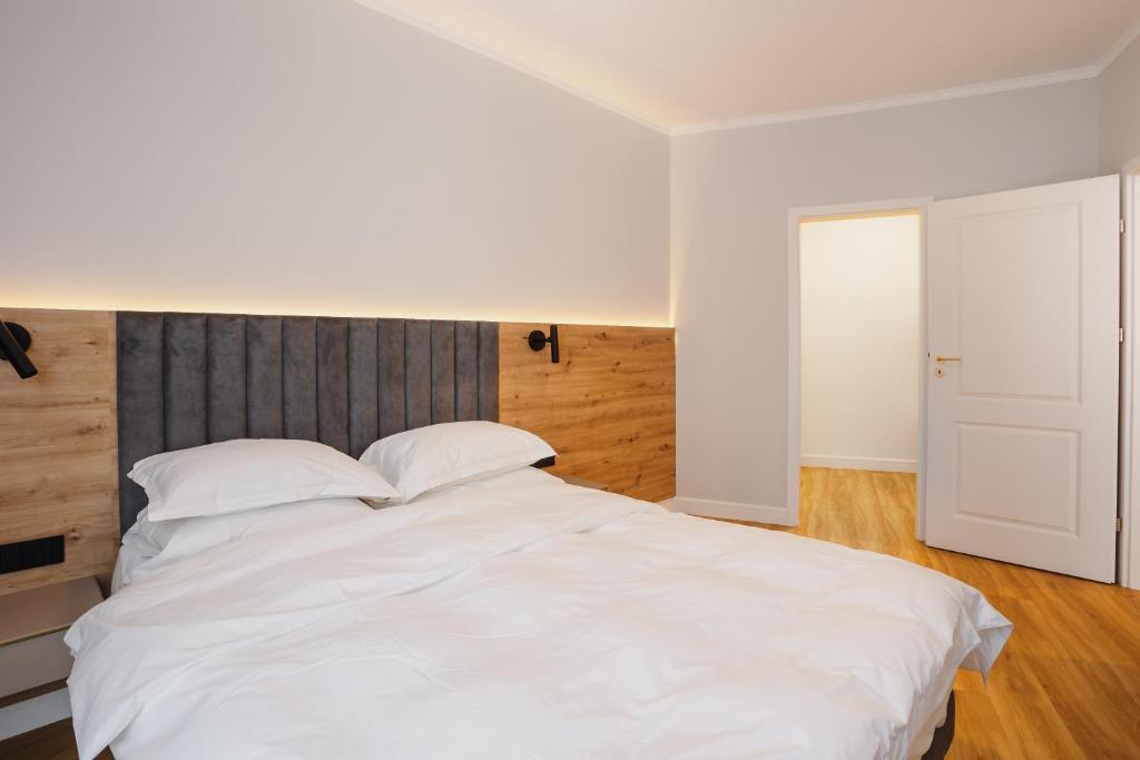 Postel nebo postele na pokoji v ubytování Bloom Downtown Suites