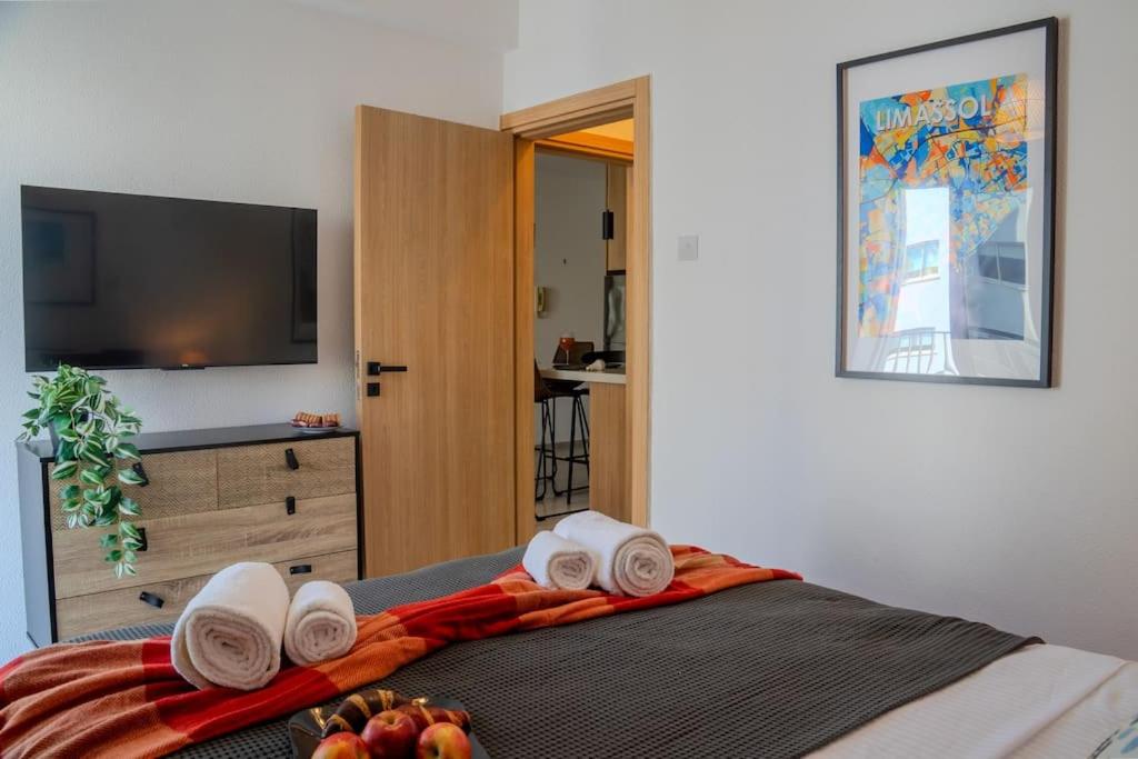 Postel nebo postele na pokoji v ubytování Beautiful One Bedroom Apartment, 186 Meters to Beach, Central Location Next to Cafes & Bars