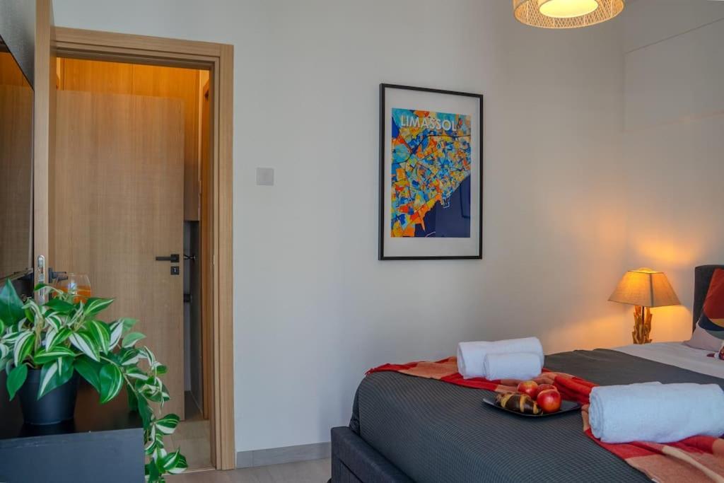 Postel nebo postele na pokoji v ubytování Beautiful One Bedroom Apartment, 186 Meters to Beach, Central Location Next to Cafes & Bars