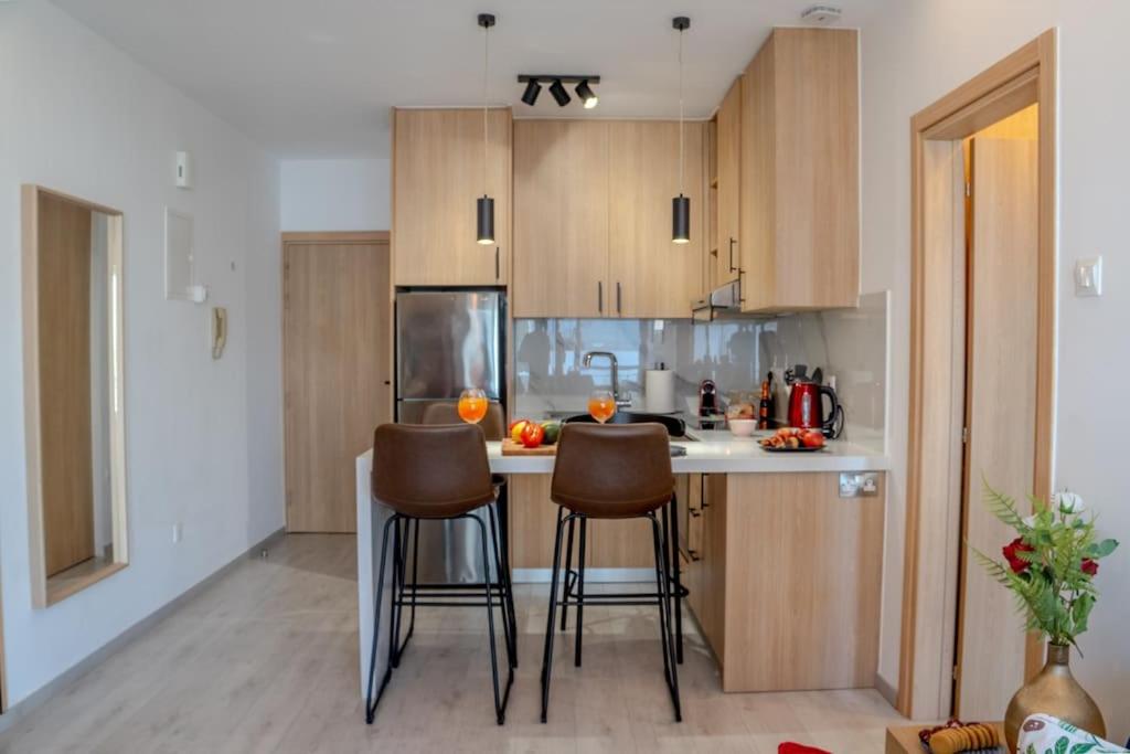 Kuchyň nebo kuchyňský kout v ubytování Beautiful One Bedroom Apartment, 186 Meters to Beach, Central Location Next to Cafes & Bars