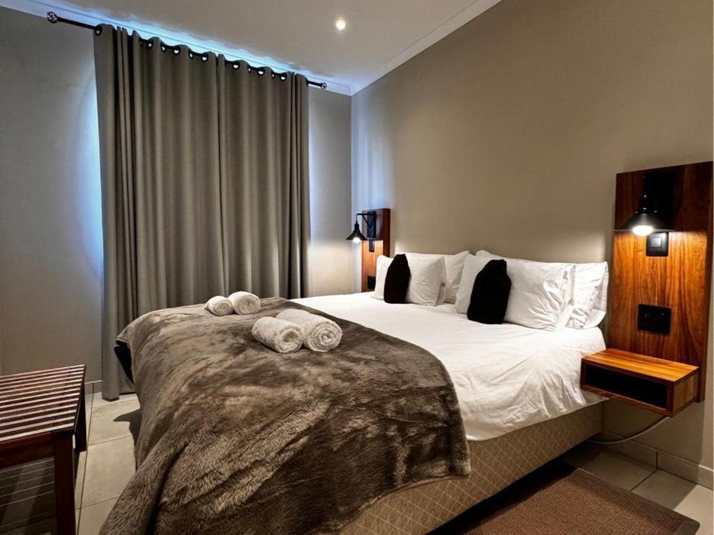 Flying Ostrich Guesthouse & Self-catering Accommodation - Camera Standard Family