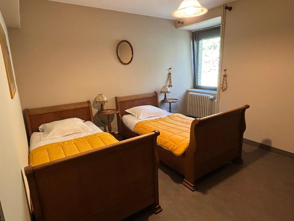 Gîte-Auberge du Pont de Lanau - Chambre Lits Jumeaux Avec Salle De Bains Privative