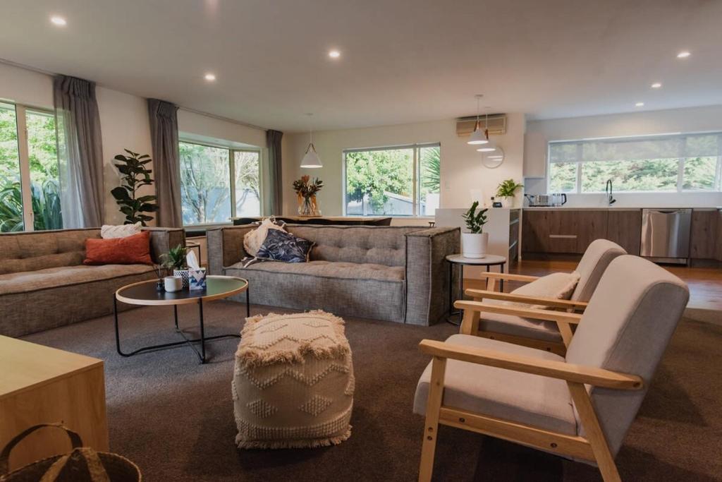 Hidden Gem of Christchurch - Sleeps 13 - Resim 3