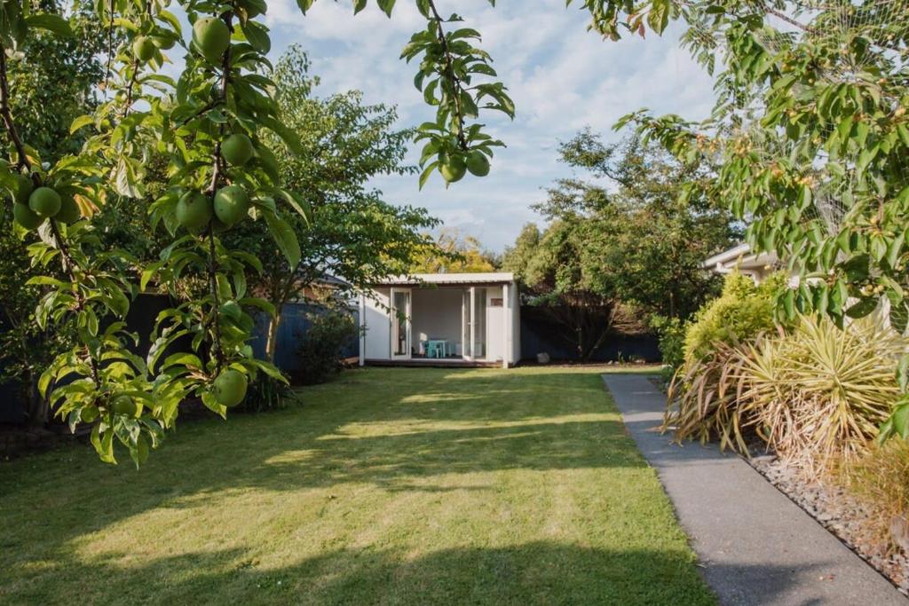 Hidden Gem of Christchurch - Sleeps 13 - Resim 10