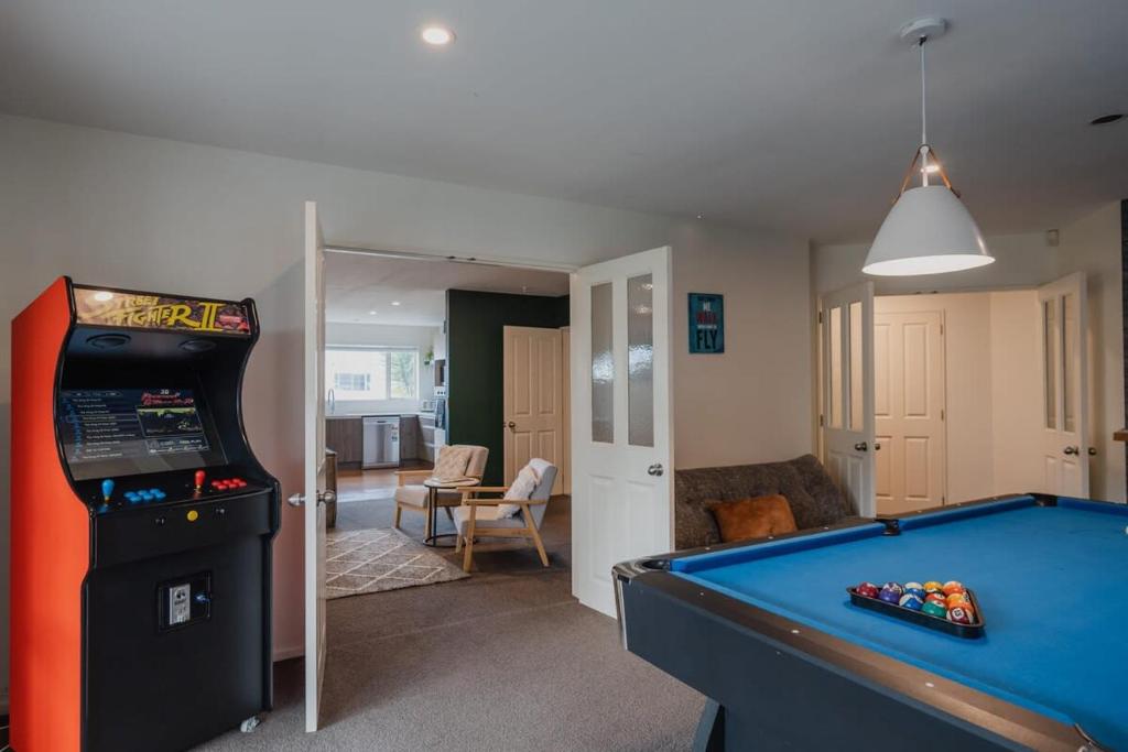 Hidden Gem of Christchurch - Sleeps 13 - Resim 35