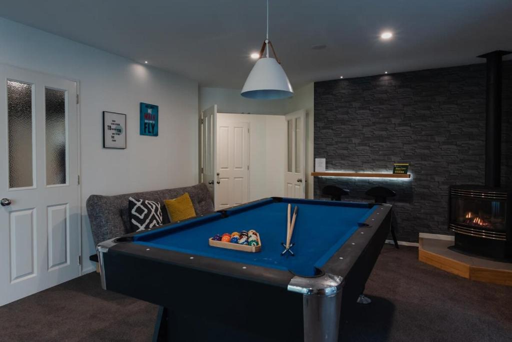 Hidden Gem of Christchurch - Sleeps 13 - Resim 36