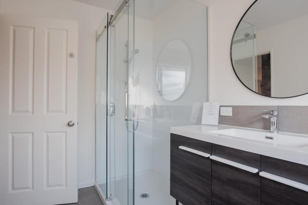 Hidden Gem of Christchurch - Sleeps 13 - Resim 38