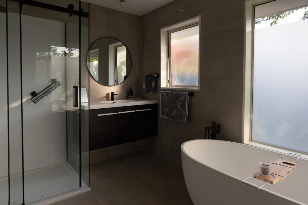 Hidden Gem of Christchurch - Sleeps 13 - Resim 32