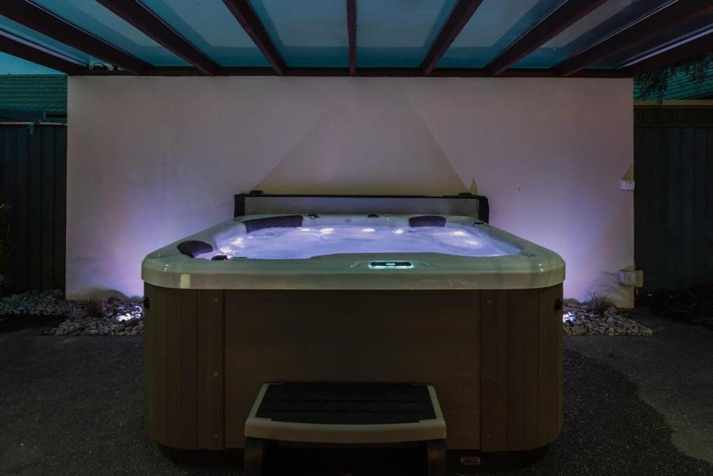 Hidden Gem of Christchurch - Sleeps 13 - Resim 15