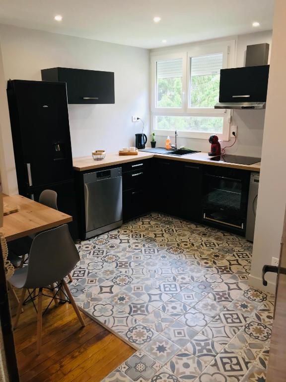 Una cocina o cocineta en Le fontaine écu