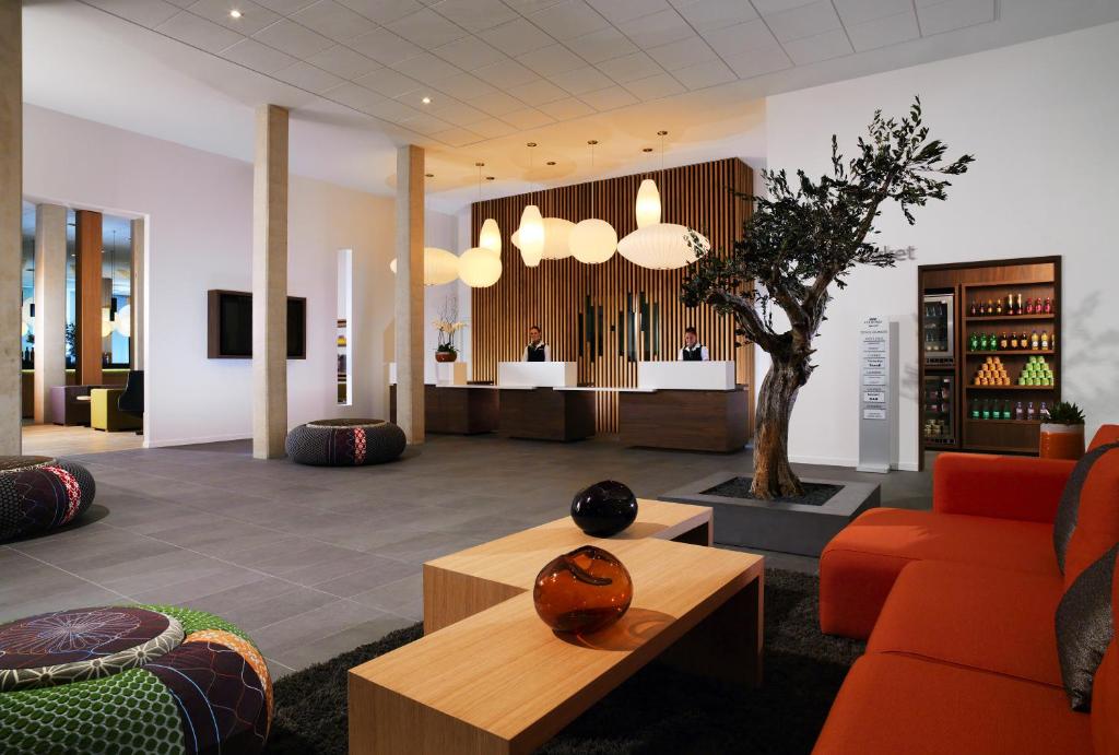 Posezení v ubytování Courtyard by Marriott Montpellier