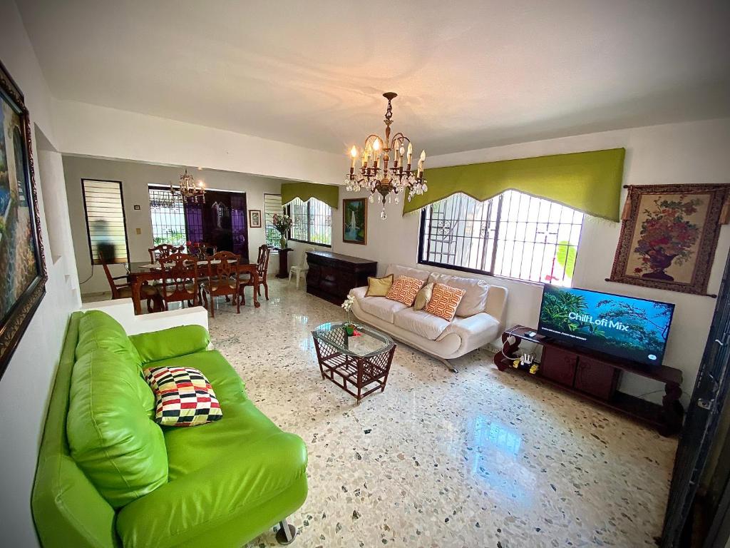 Μια τηλεόραση ή/και κέντρο ψυχαγωγίας στο Home