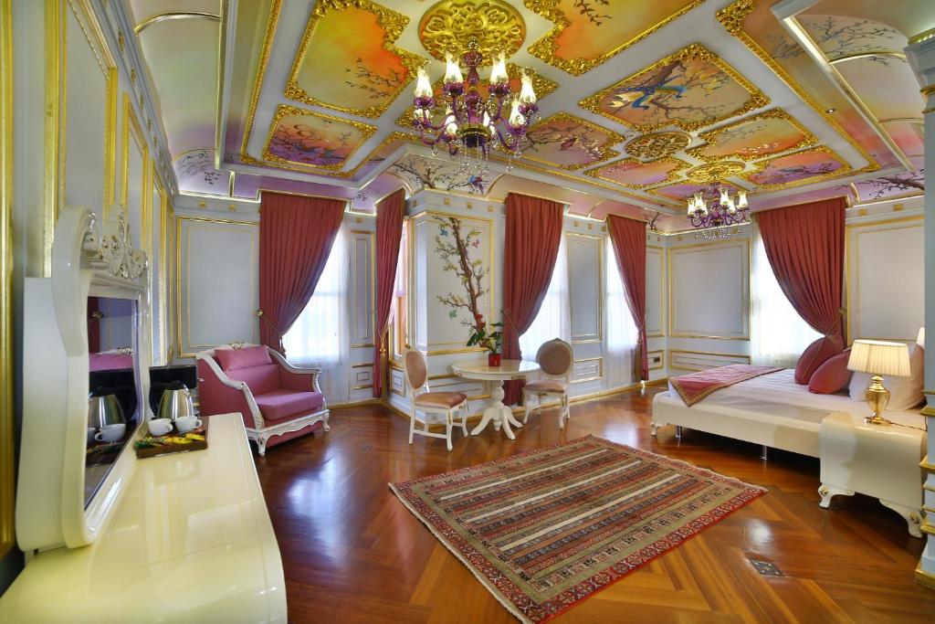 Seven Hills Palace & Spa - Mansion Suite - Free Shared Spa Access (Self Use)