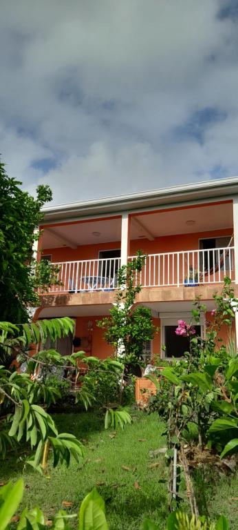 Κήπος έξω από το les bougainvilliers