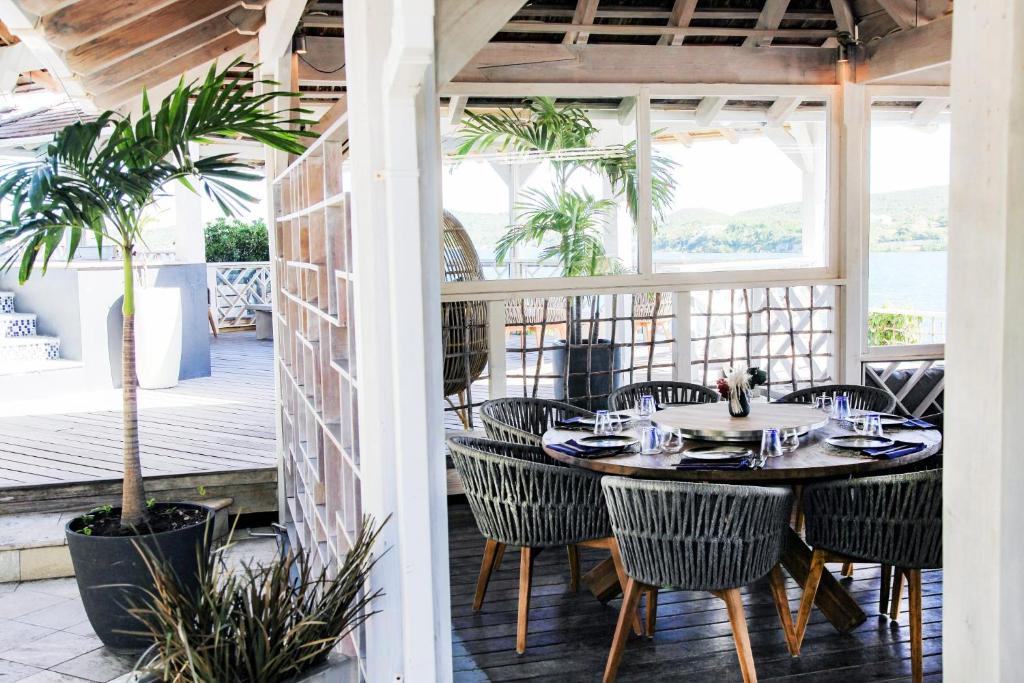Restaurace v ubytování The Hideaway Collection Antigua