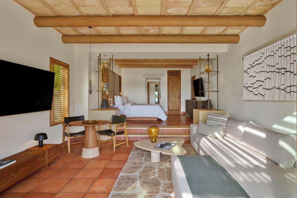 TV a/nebo společenská místnost v ubytování The St. Regis Punta Mita Resort