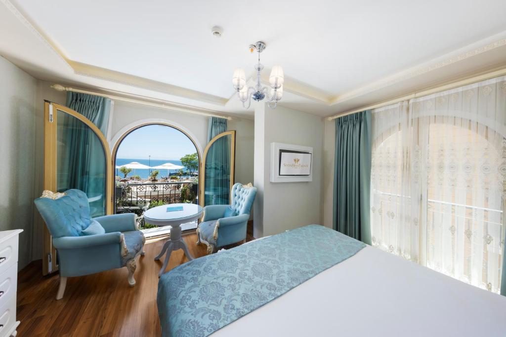 Seven Hills Palace & Spa - Deluxe Room с видом на море.